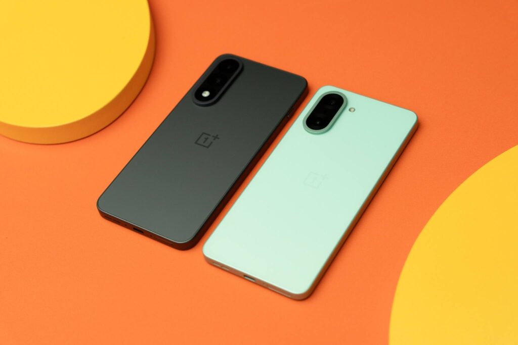OnePlus Nord CE 5 और Nord 5 स्मार्टफोन की प्रोमोशनल इमेज